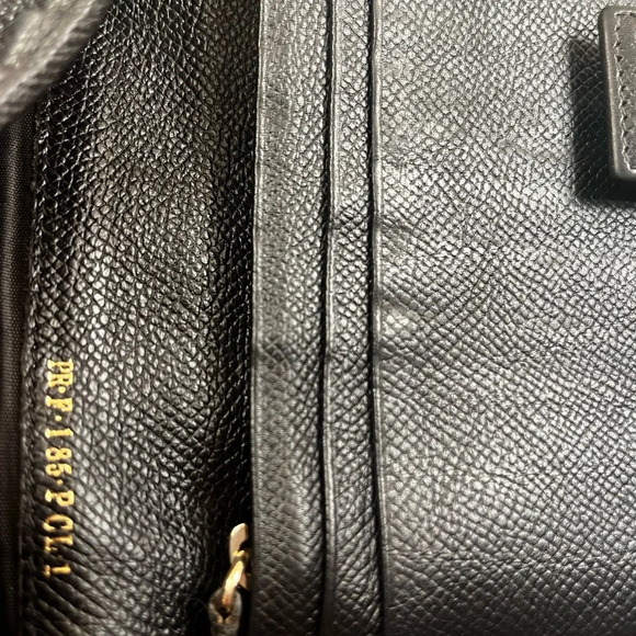 ❤️ Valentino Garavani EUC Black & Gold Long leather Wallet with COA & cards - Picture 10 of 16